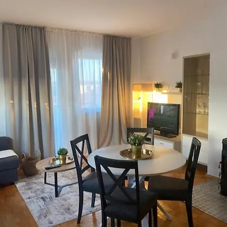 Apartman Mialu Biograd Na Moru
